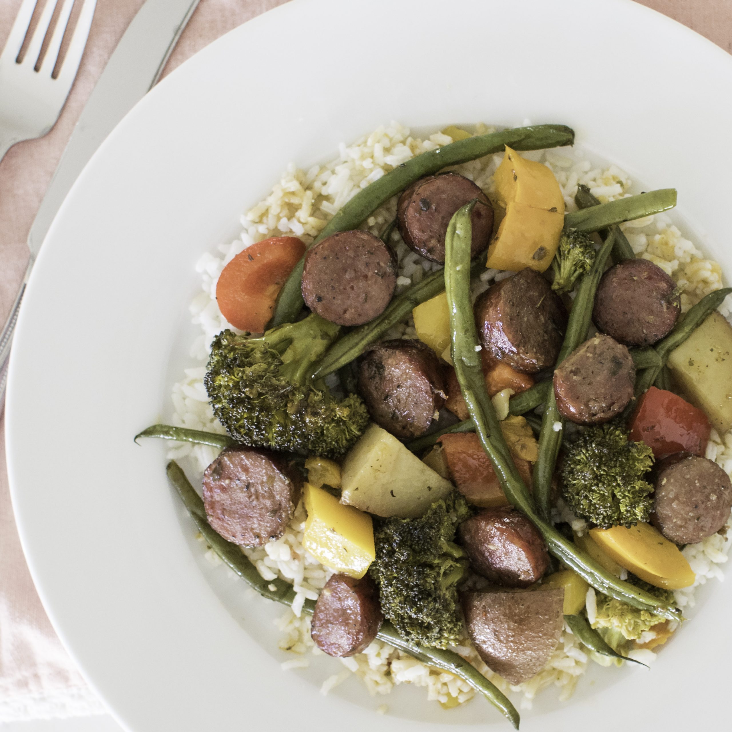 Top Arkansas lifestyle blogger, Jennifer from Maune Legacy, shares an easy keto-friendly sausage and veggie recipe. Click here for the recipe and more!