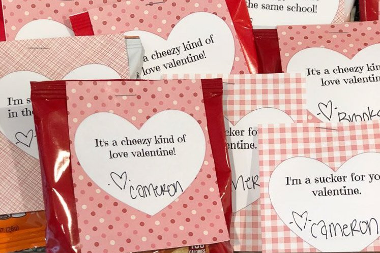 14 Valentine's Day Crafts for Kids including free printables, handprint art, sensory fun, simple treats, handmade Valentine's, teacher's gifts, and more! | 14 Lovely Valentines Crafts for Kids featured by top US lifestyle blog, Maune Legacy: Valentine free printable