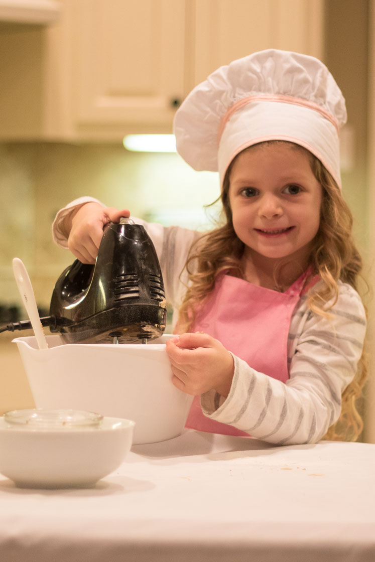 Peanut Butter Heart Cookies: A delectable combination of creamy peanut butter and chocolate. This cookie melts in your mouth! - Peanut Butter Heart Cookies Recipe featured by popular Arkansas lifestyle blogger, Maune Legacy