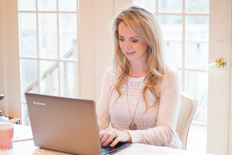 This guide for how to promote a blog post is a five-part series for beginning bloggers. A free printable checklist with the steps to take before publishing a blog post, and after a blog post to help your content be seen and increase traffic to your blog - How to Promote a Blog by popular Arkansas blogger, Maune Legacy.
