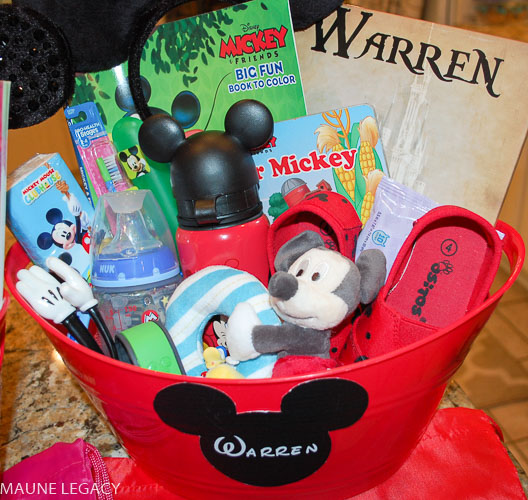 Lifestyle Blogger Maune Legacy shares ideas for the extra Disney World magic you can create for your trip like autograph books, gift baskets, pressed penny containers, luggage tags and more fun details for your next Disney World trip.