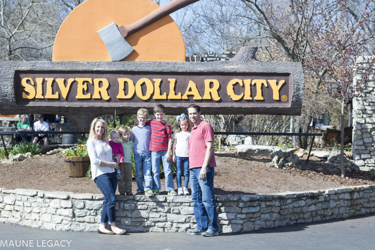 Arkansas lifestyle blogger and mom of five, Jennifer from Maune Legacy, shares the top family-friendly things to do for a weekend in Branson. Click here now for details!