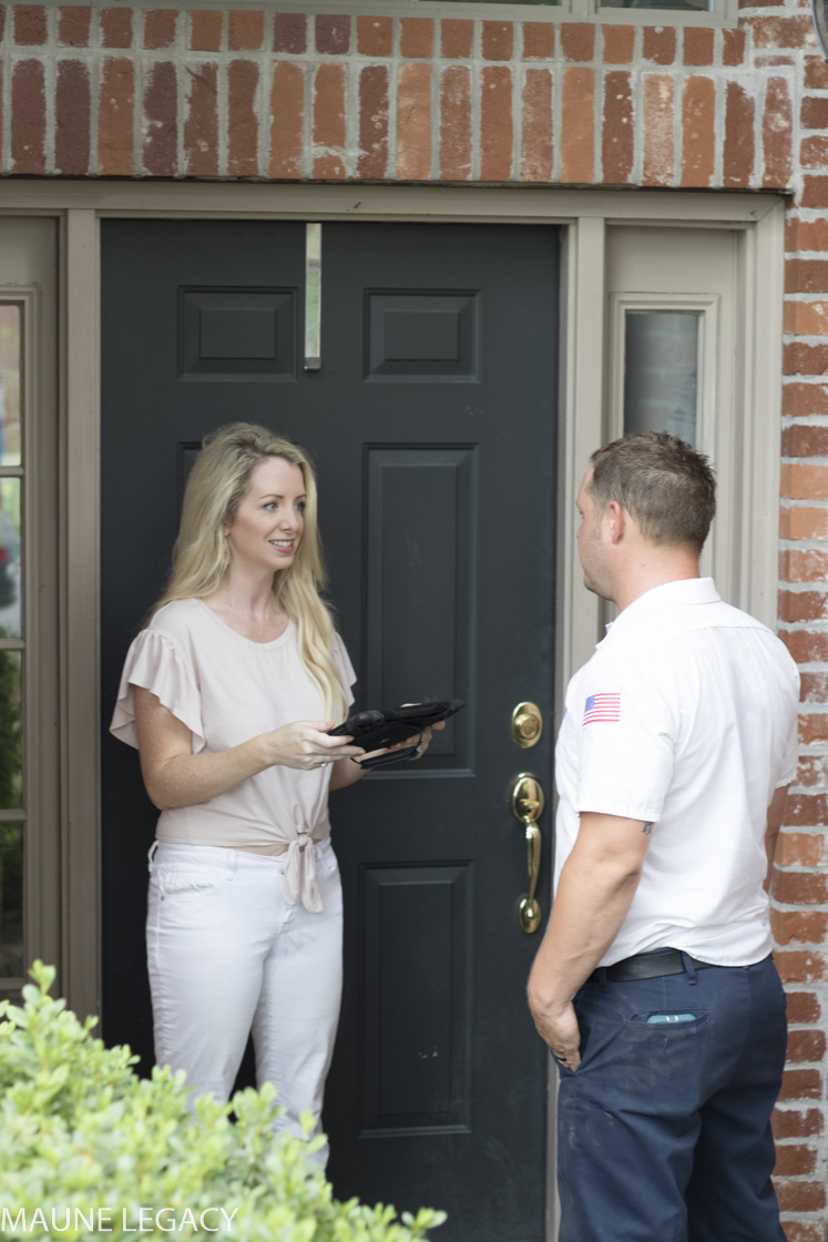 Arkansas lifestyle blogger and licensed Realtor, Jennifer from Maune Legacy, shares tips for staging a bathroom and creating a spa-like retreat.