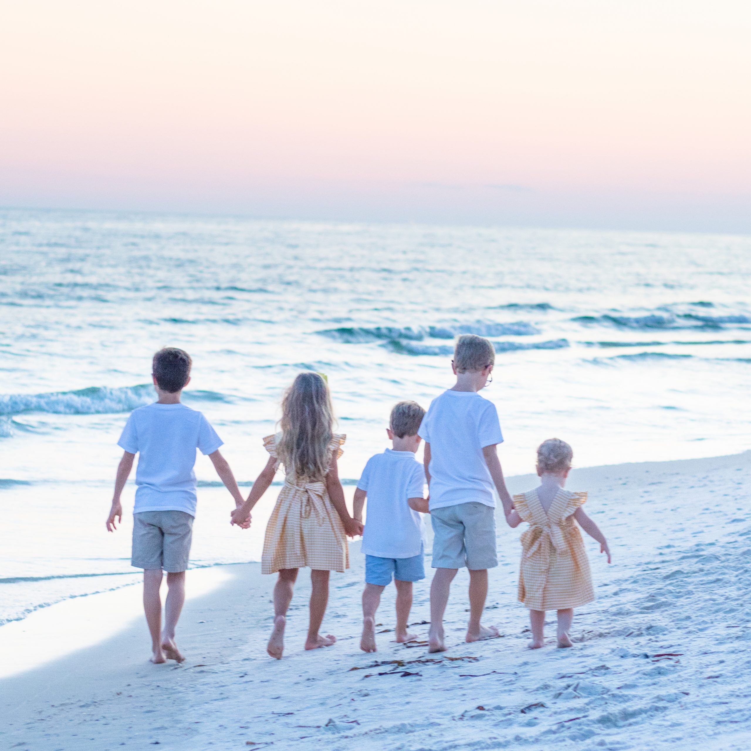 Arkansas lifestyle blogger, Jennifer from Maune Legacy, shares a Gulf Shores Family Vacation guide. Click here for the must-see family activities!
