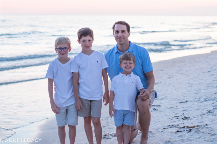 Arkansas lifestyle blogger, Jennifer from Maune Legacy, shares a Gulf Shores Family Vacation guide. Click here for the must-see family activities!