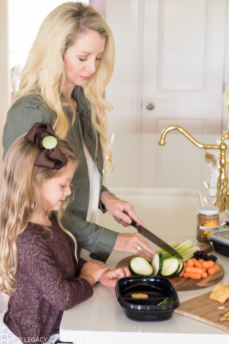 Arkansas lifestyle blogger, Jennifer from Maune Legacy, shares healthy lunch box ideas to get your child through the week. Click for the meal plan!