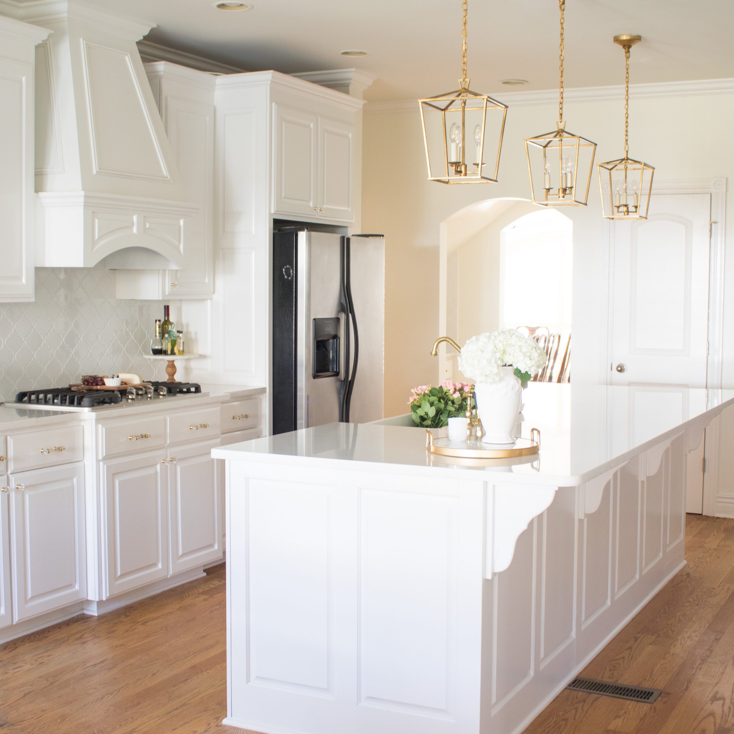 White and Gold Kitchen Design  Classic white kitchen, White