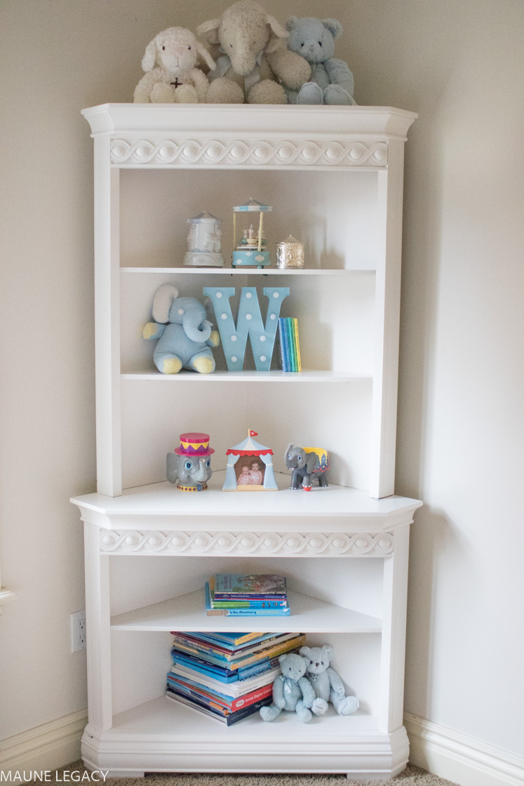 Arkansas lifestyle blogger, Jennifer from Maune Legacy, shares a fun white and blue bedroom any toddler boy would love. Click to see room ideas!
