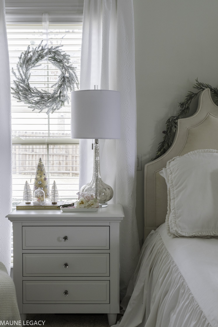 Top Arkansas lifestyle blogger, Jennifer from Maune Legacy, shares the best simple but elegant Christmas bedroom decorations. Click to see them all!