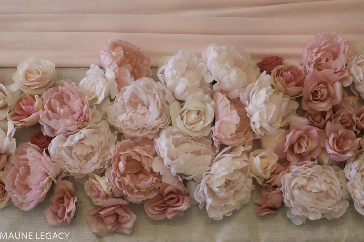 Top Arkansas lifestyle blogger, Jennifer from Maune Legacy, shares a gorgeous DIY flower table runner perfect for any festivity. Click here for details!
