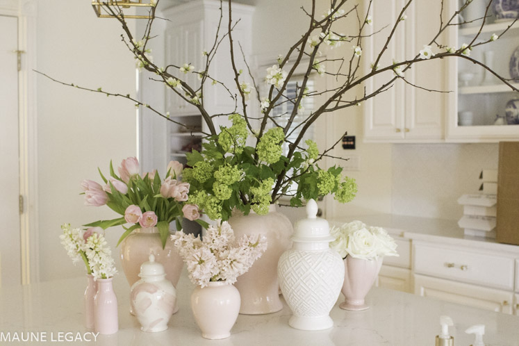 Top Arkansas lifestyle blogger, Jennifer from Maune Legacy, shares festive Easter party ideas and gorgeous table decorations. Click here to see them all!