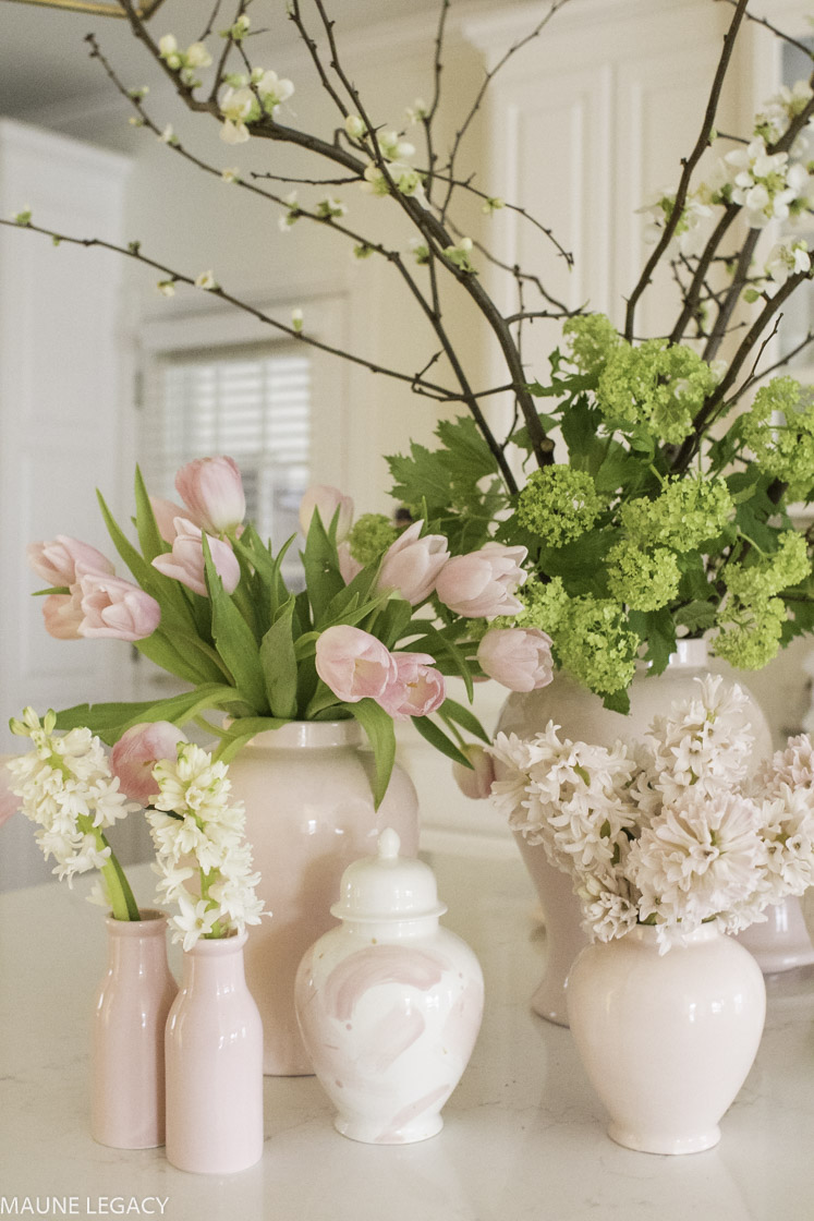 Top Arkansas lifestyle blogger, Jennifer from Maune Legacy, shares festive Easter party ideas and gorgeous table decorations. Click here to see them all!