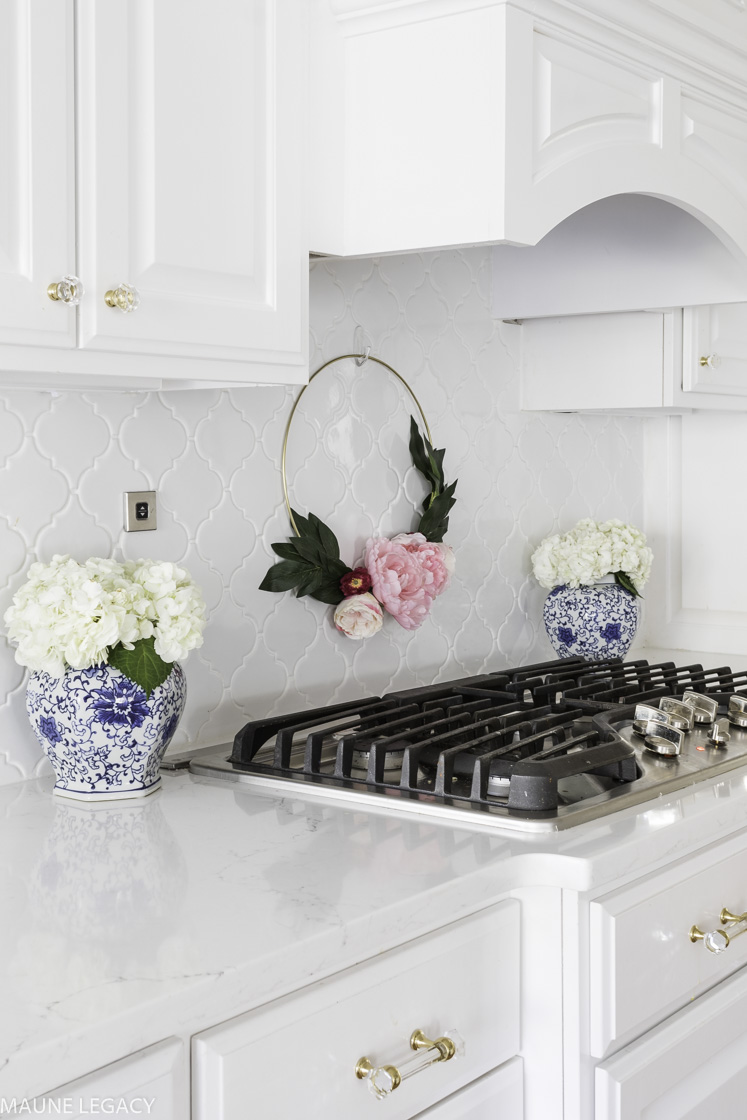 Top Arkansas lifestyle blogger, Jennifer from Maune Legacy, shares a spring home decor tour and blog hop with talented bloggers. Click for spring decor!