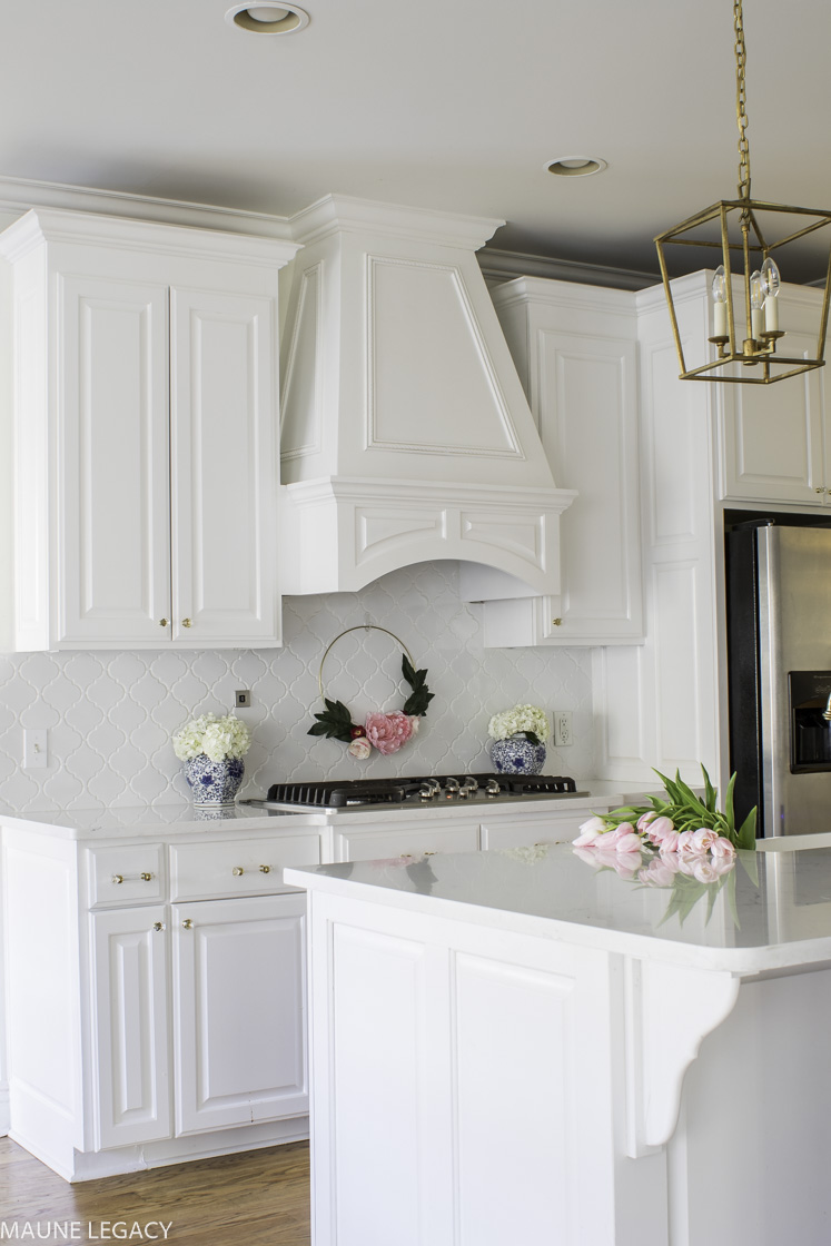 Top Arkansas lifestyle blogger, Jennifer from Maune Legacy, shares a spring home decor tour and blog hop with talented bloggers. Click for spring decor!