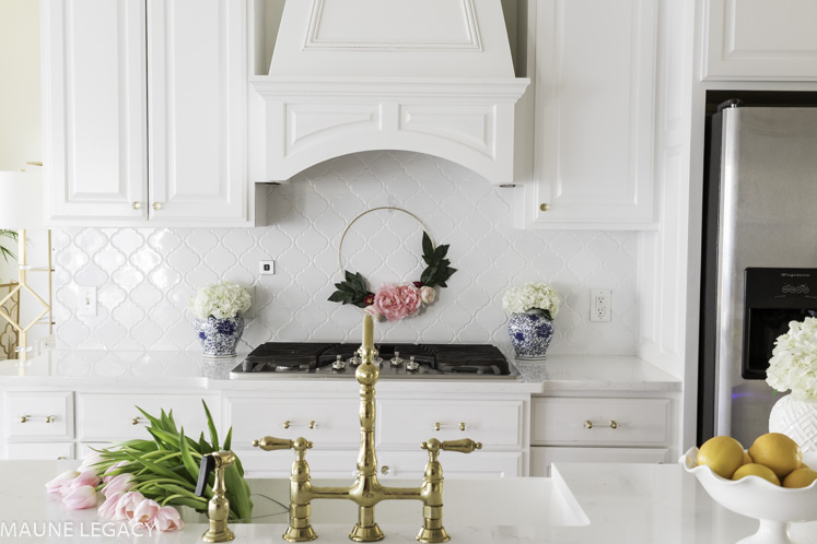 Top Arkansas lifestyle blogger, Jennifer from Maune Legacy, shares a spring home decor tour and blog hop with talented bloggers. Click for spring decor!