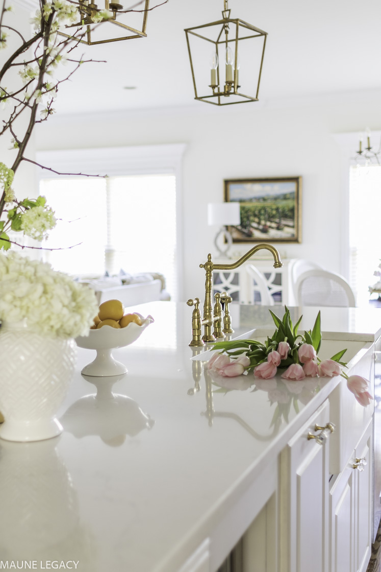 Top Arkansas lifestyle blogger, Jennifer from Maune Legacy, shares a spring home decor tour and blog hop with talented bloggers. Click for spring decor!