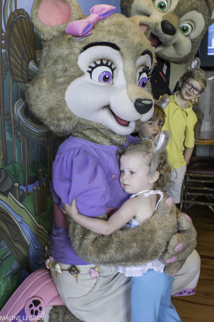 Top Arkansas lifestyle blogger, Jennifer from Maune Legacy, shares fun activities offered at Summer Camp-In at Great Wolf Lodge in Grapevine. Click now to read!