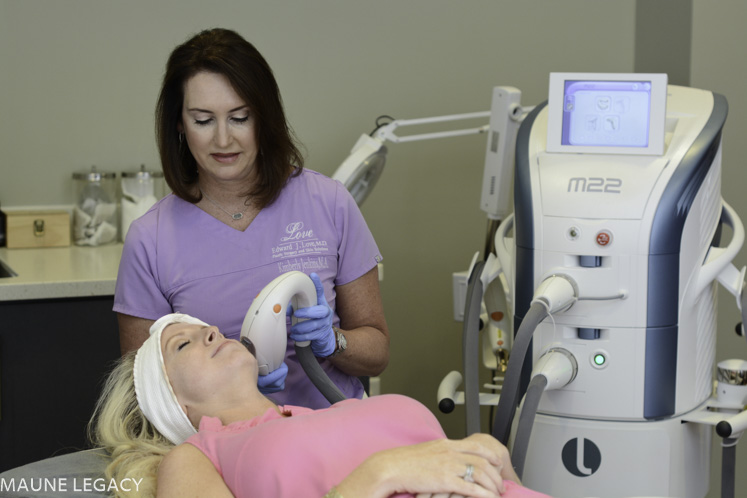 Top Arkansas lifestyle blogger, Jennifer of Maune Legacy, improved her skin with Intense Pulsed Light (IPL) and PhotoFractional therapy with Kimberly Jenkins of Skin Solutions. Click now to see the amazing transformation of her skin!