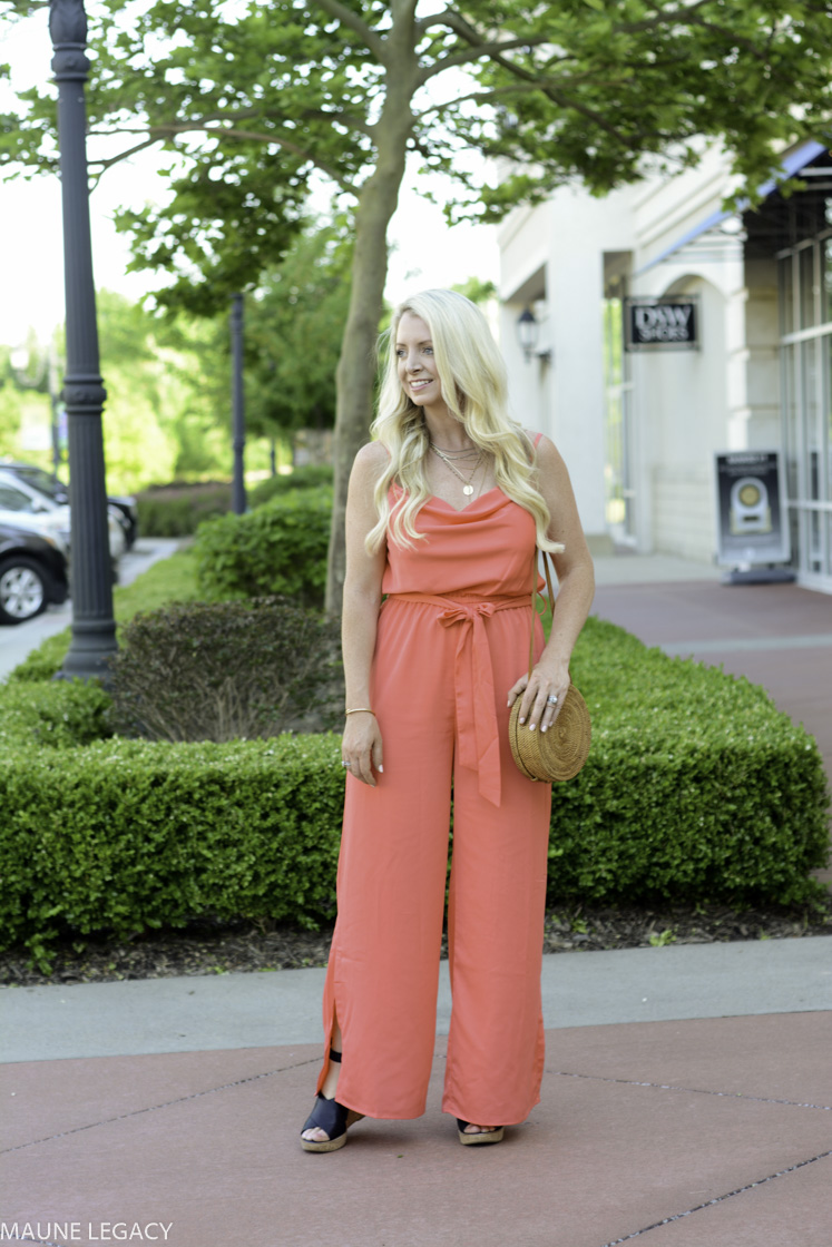 Top Arkansas lifestyle blogger, Jennifer from Maune Legacy, shares four summery colorful outfits with the Promenade at Chenal. Click here to see them all!