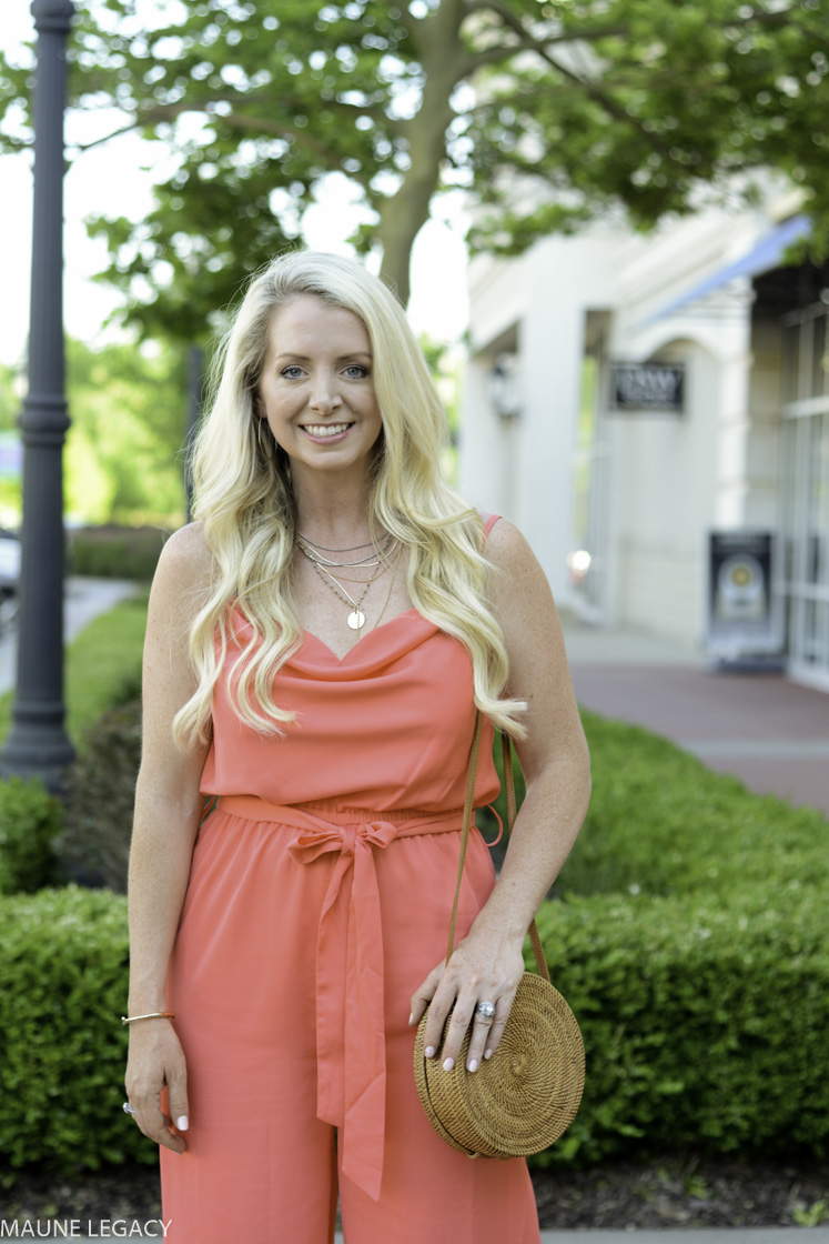 Top Arkansas lifestyle blogger, Jennifer from Maune Legacy, shares four summery colorful outfits with the Promenade at Chenal. Click here to see them all!