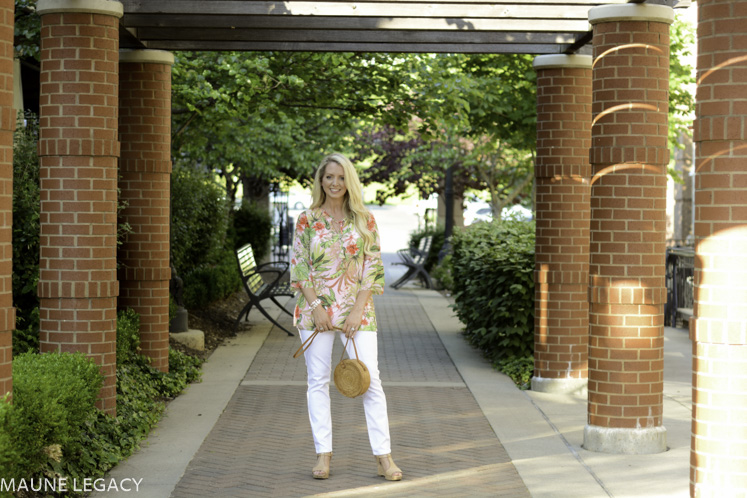 Top Arkansas lifestyle blogger, Jennifer from Maune Legacy, shares four summery colorful outfits with the Promenade at Chenal. Click here to see them all!