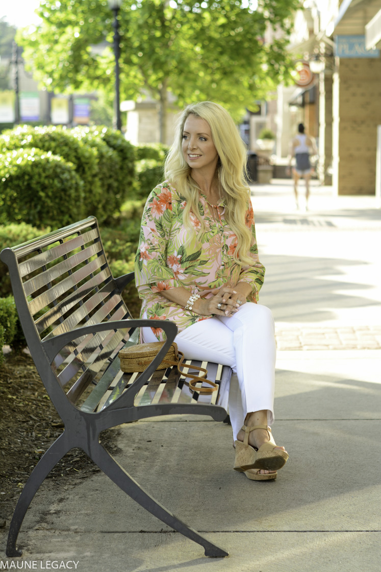 Top Arkansas lifestyle blogger, Jennifer from Maune Legacy, shares four summery colorful outfits with the Promenade at Chenal. Click here to see them all!