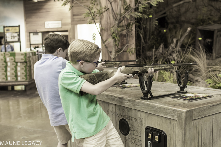 Top Arkansas lifestyle blogger, Jennifer from Maune Legacy, shares fun things to do in Memphis with kids. Click for her Tennessee family vacation guide!