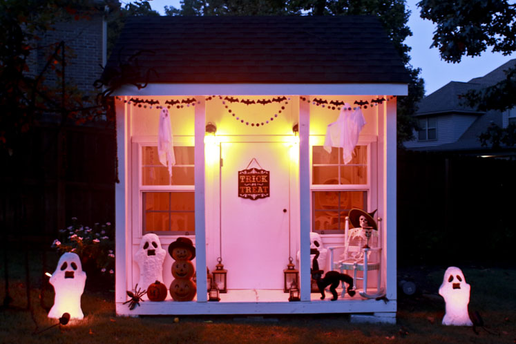 These festive Halloween Playhouse Decor ideas from top Arkansas lifestyle blogger, Jennifer Maune, will have your kids ready to celebrate Halloween!