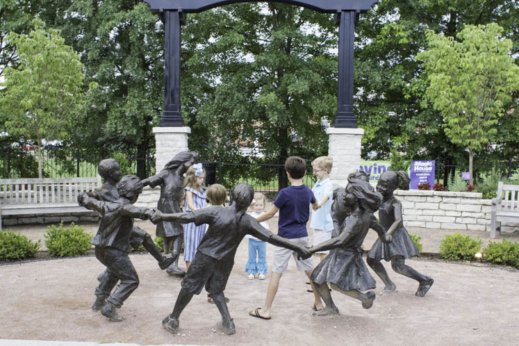 Family travel blogger, Jennifer Maune, shares the top 10 things to do in St. Louis with kids. Click here to see at the must-do activities in St. Louis!