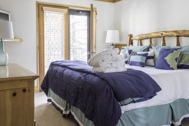 Top Arkansas lifestyle blogger, Jennifer Maune, shares the ultimate travel guide for your next Beaver Creek Ski Vacation. Click here to see all the details!