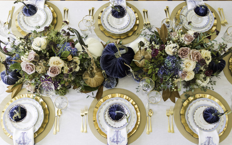 Hosting Friendsgiving? Here are some fun Friendsgiving ideas and a gorgeous blue and white fall tablescape, perfect for a Friendsgiving brunch or fall event you are hosting!