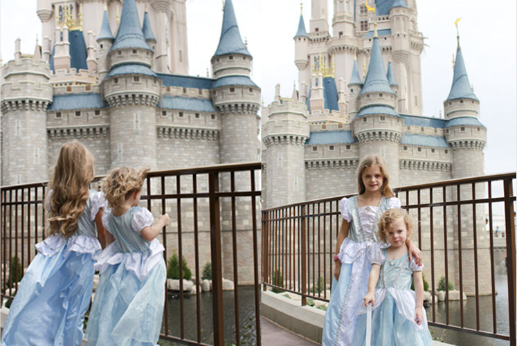 I'm sharing tips for planning your Disney Vacation in under a month! We worked with Small World Big Fun, a Disney Travel Agent, to pull together the best trip and I'm sharing some of their top tips!