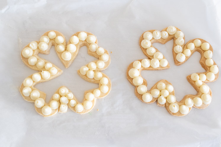 add cream filling to shamrock cream tarts