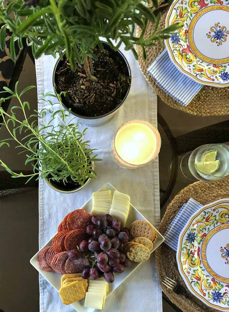 These 13 al fresco outdoor dining ideas will get you ready to plan your summer table setting and gather family or friends in your outdoor space. From casual to romantic, these inspiring summer tablescape ideas are beautiful!