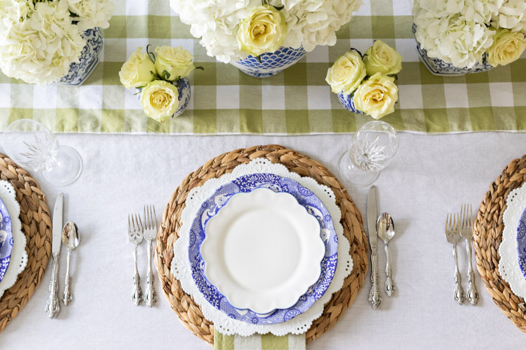 Elegant Outdoor Summer Table Setting : Items Needed to Set an