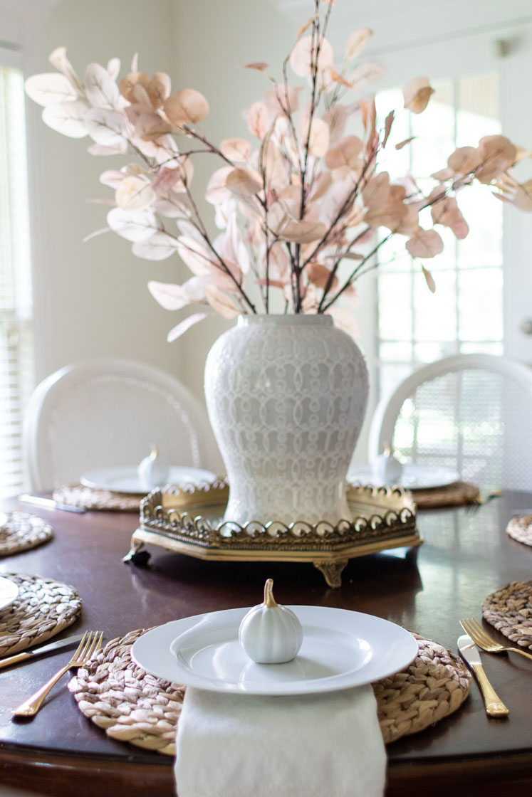These 20+ fall kitchen decor ideas will have your home looking cozy for the upcoming holidays. Whether your home features farmhouse or traditional decor, there are many ideas for every style.