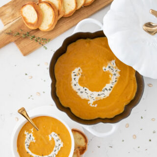 The Best Butternut Squash Soup Recipe This is the best butternut squash soup recipe! A sweet and savory easy fall soup recipe that is so good served on a cool fall or winter day, and a great alternative to your typical Thanksgiving recipes.