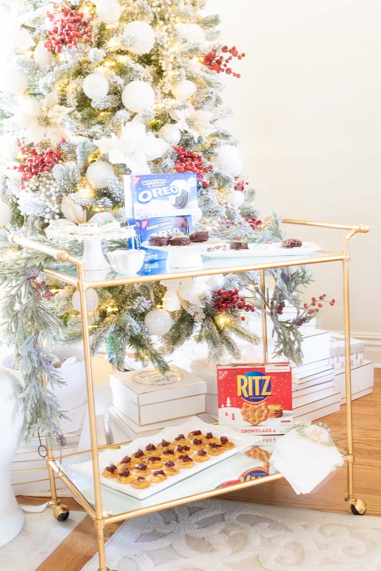 These easy holiday recipes look great displayed and are delicious options for your upcoming holiday parties. RITZ smoked gouda toppers and OREO fudge covered cookie pops are so fun for your Christmas parties.