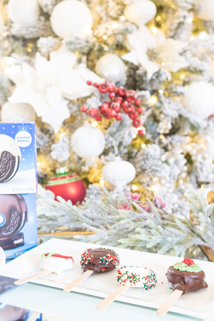 These easy holiday recipes look great displayed and are delicious options for your upcoming holiday parties. RITZ smoked gouda toppers and OREO fudge covered cookie pops are so fun for your Christmas parties.