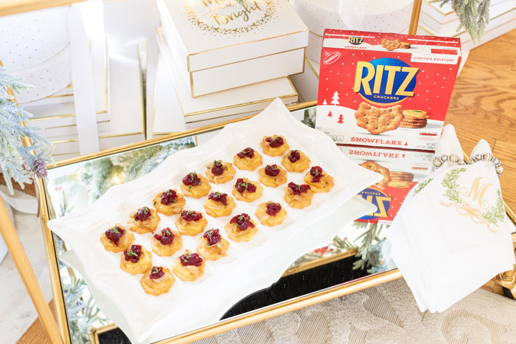 These easy holiday recipes look great displayed and are delicious options for your upcoming holiday parties. RITZ smoked gouda toppers and OREO fudge covered cookie pops are so fun for your Christmas parties.