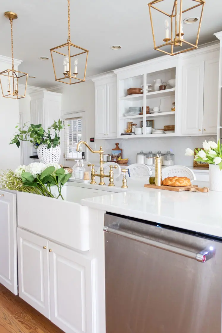 Refresh your home for spring with these beautiful and easy spring decorating tips, including 27 home tours that bring inspiration for every style. From the living room to the front porch, find tips for when you should start decorating for spring and some great ideas for decorating on a budget.