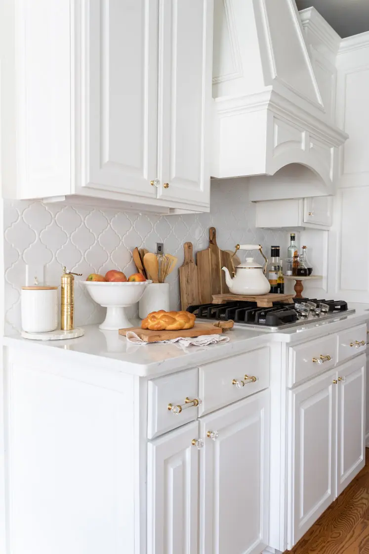 Refresh your home for spring with these beautiful and easy spring decorating tips, including 27 home tours that bring inspiration for every style. From the living room to the front porch, find tips for when you should start decorating for spring and some great ideas for decorating on a budget.