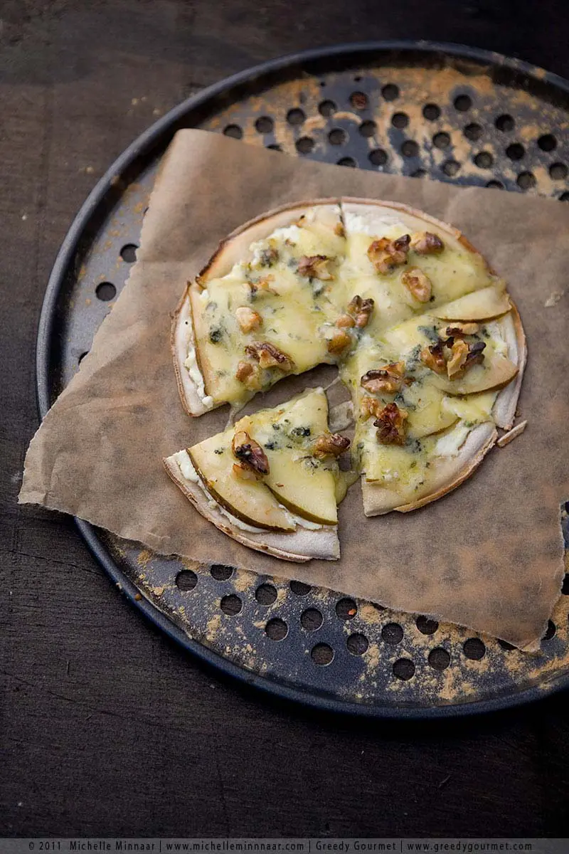 pear, stilton blue cheese and walnut pizza