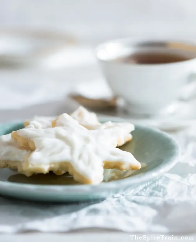 crispy vanilla bean shortbread cookies